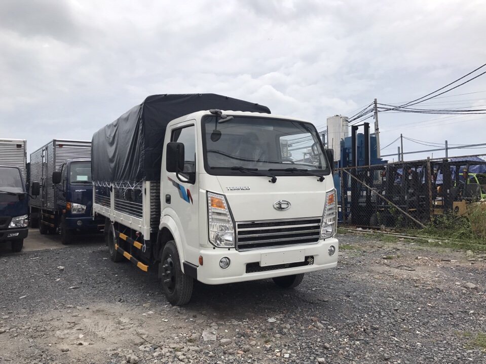 DailySG.vn Xe tải Daehan Teraco Tera 230 2,4 tấn vào thành phố động cơ Hyundai thùng mui bạt