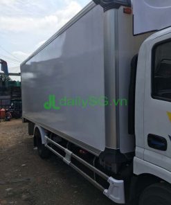 mặt hông xe tải veam VT260 thùng bảo ôn composite