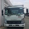Mặt trước cabin xe tải Isuzu FRR Euro 4 6t2 thùng kín inox nhà máy dài 6m6