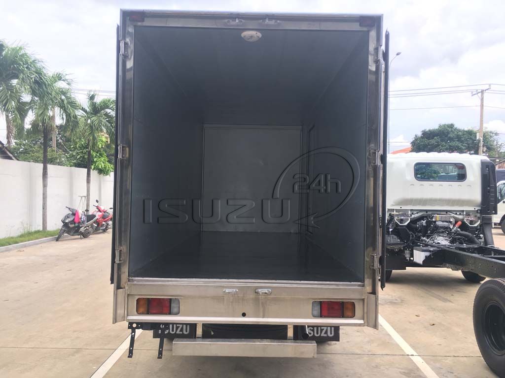 Xe tải Isuzu 1T9 QKR 270 thùng kín composite bảo ôn