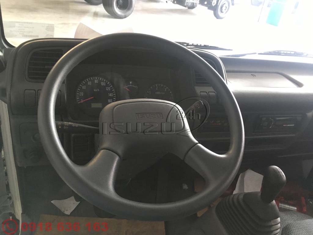 Tay lái vô-lăng xe tải Isuzu QKR khi chưa gắn bao da
