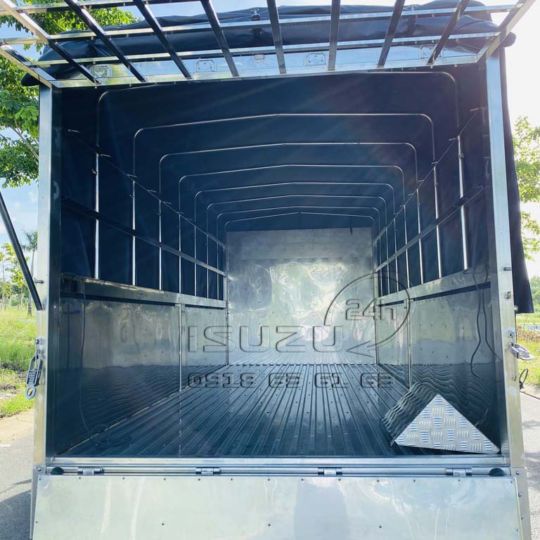 Xe Tải Isuzu QKR 270 Thùng Mui Bạt Bửng Full Inox