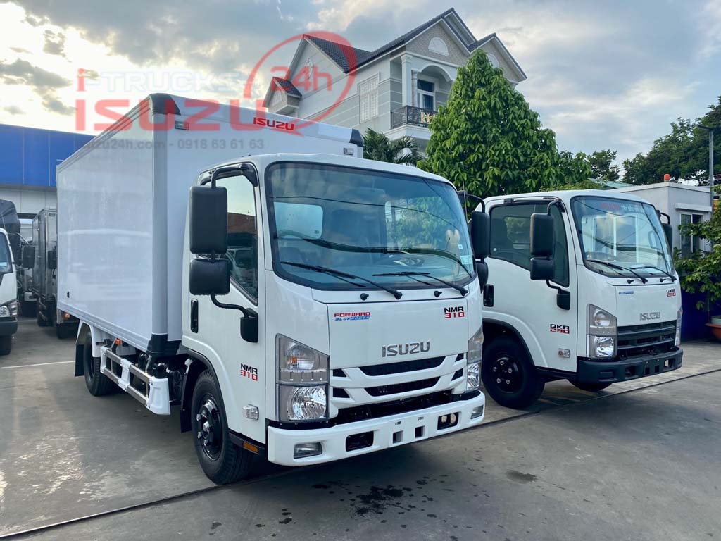Isuzu NMR310 (bên trái) và QKR 230 đầu vuông (bên phải) có kích thước cabin giống nhau