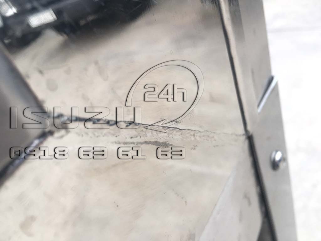 Mối hàn thùng đánh vảy cá siêu đẹp xe tải Isuzu 1T9 NMR 310 đầu vuông thùng mui bạt full inox 304