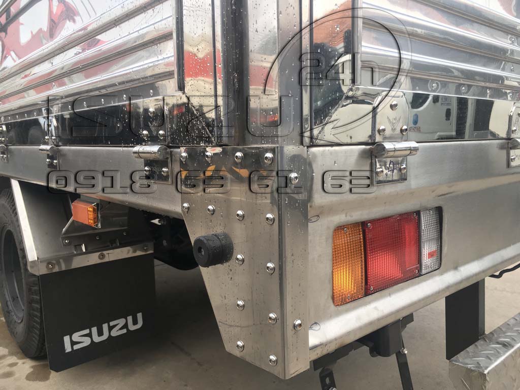 Ốp trụ thùng xe tải Isuzu 1T9 NMR 310 đầu vuông thùng mui bạt full inox 304
