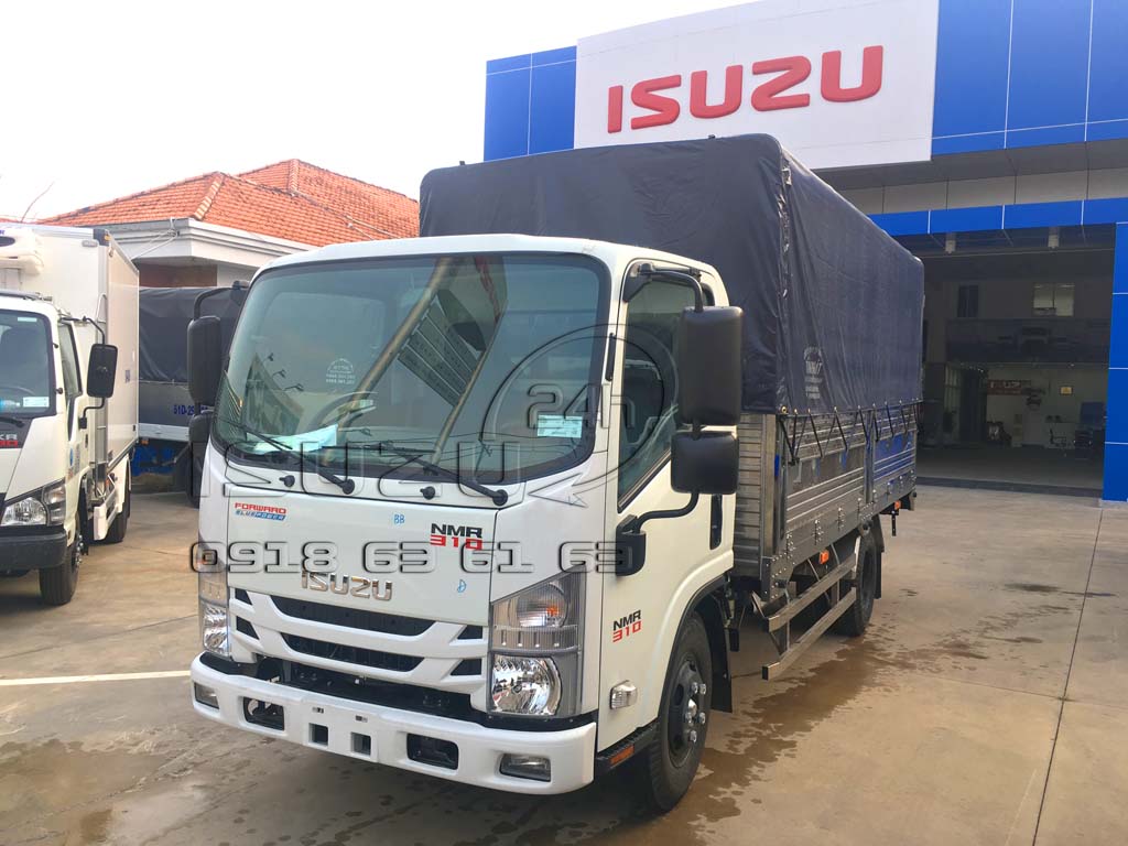 Phía trước xe tải Isuzu 1T9 NMR 310 đầu vuông thùng mui bạt full inox 304