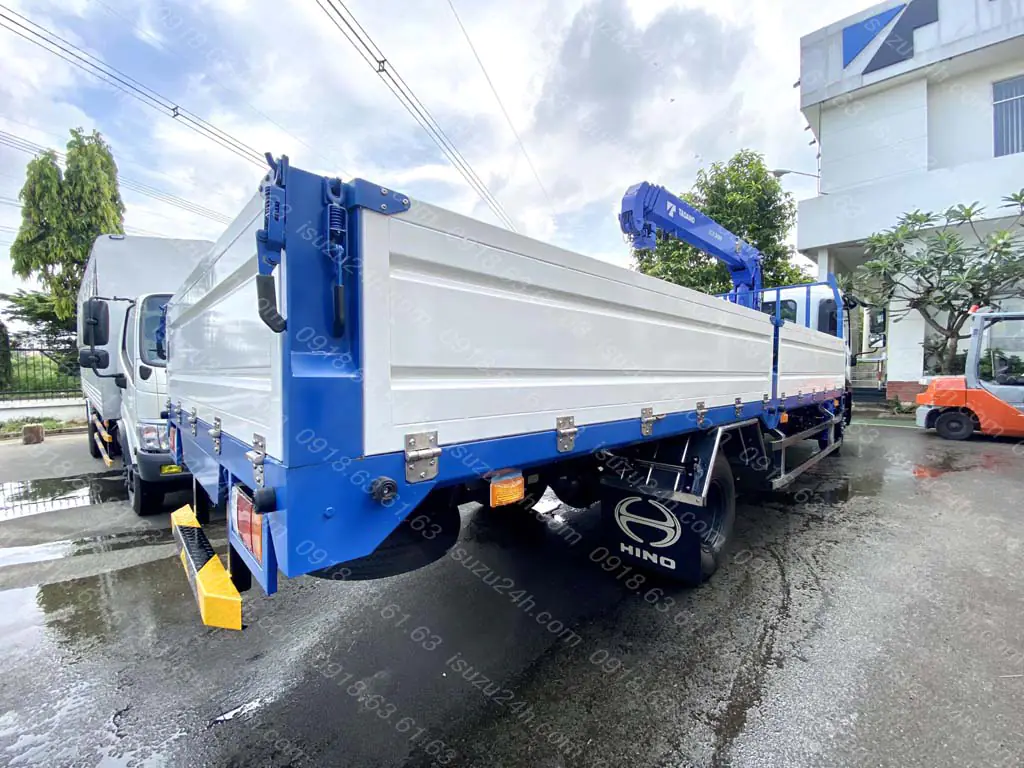 Thùng lửng gắn cẩu