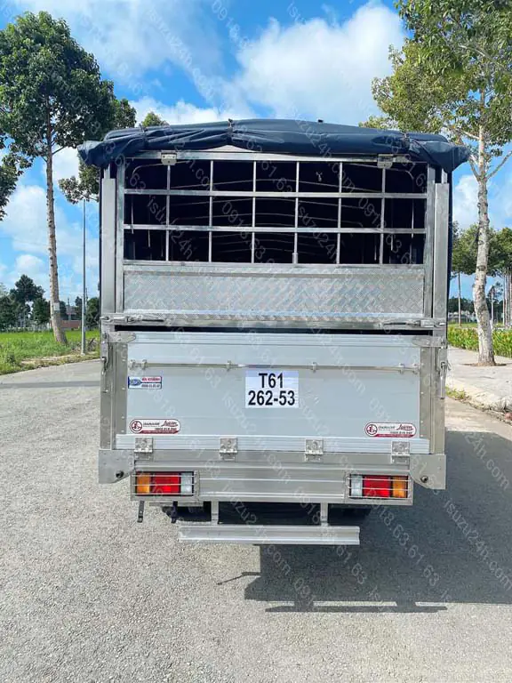 Vỉ sau trên bửng xe tải Isuzu QKR 270 đầu vuông thùng mui bạt bửng nhôm Lượm Auto