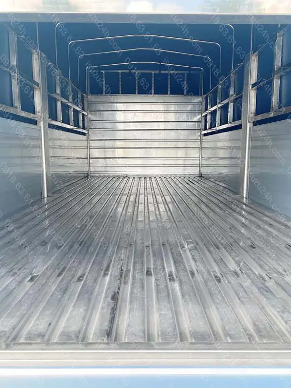 Bên trong thùng bửng nhôm Lượm Auto