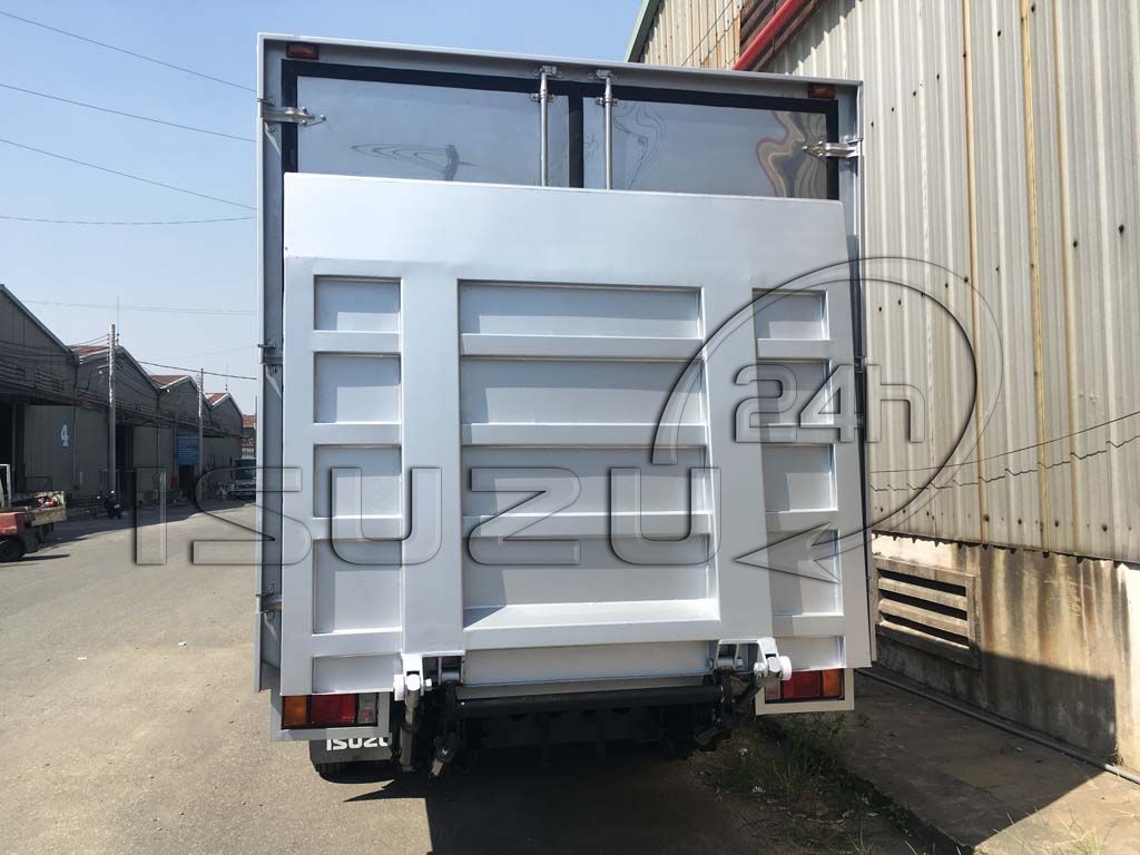 Alternative view of Xe Tải Isuzu 5 Tấn Bửng Nâng NQR550 Thùng Kín Inox Giá Tốt