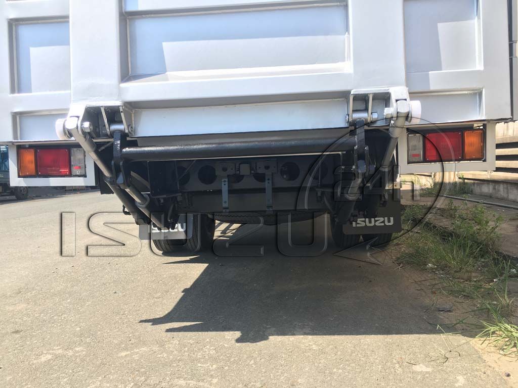 Xe Tải Isuzu 5 Tấn Bửng Nâng NQR550 Thùng Kín Inox Giá Tốt - Ảnh 11