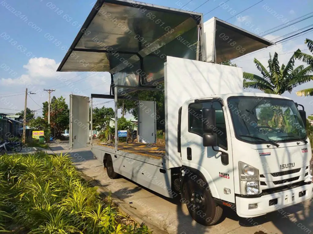 Xe cứu hộ chở xe ô tô thùng kín Isuzu NQR 550 5 Tấn