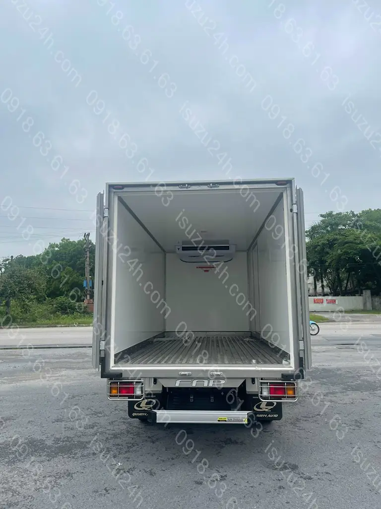 Bên trong thùng đông lạnh QKR 1T9 Quyền Auto