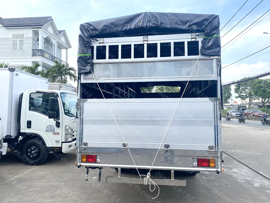 Vỉ sau cao cách bửng 15cm theo yêu cầu chủ xe