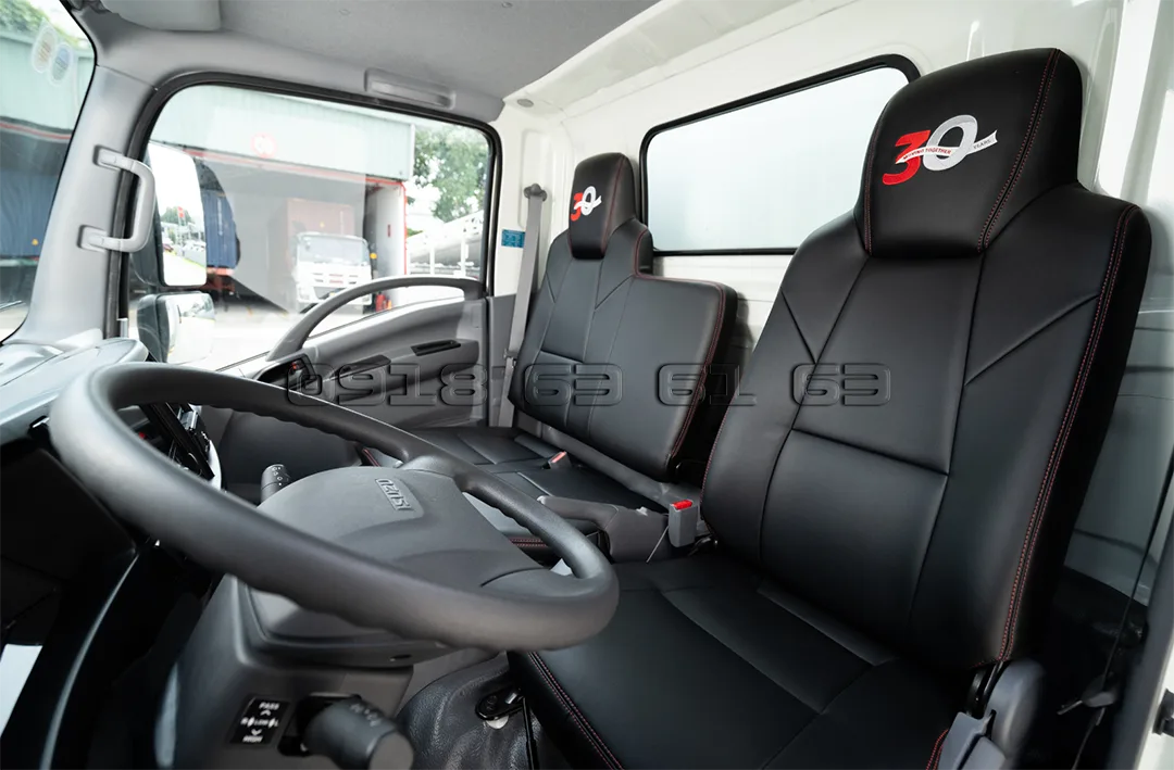 Ghế bọc da 30Y Isuzu QKR bản kỷ niệm 30 năm