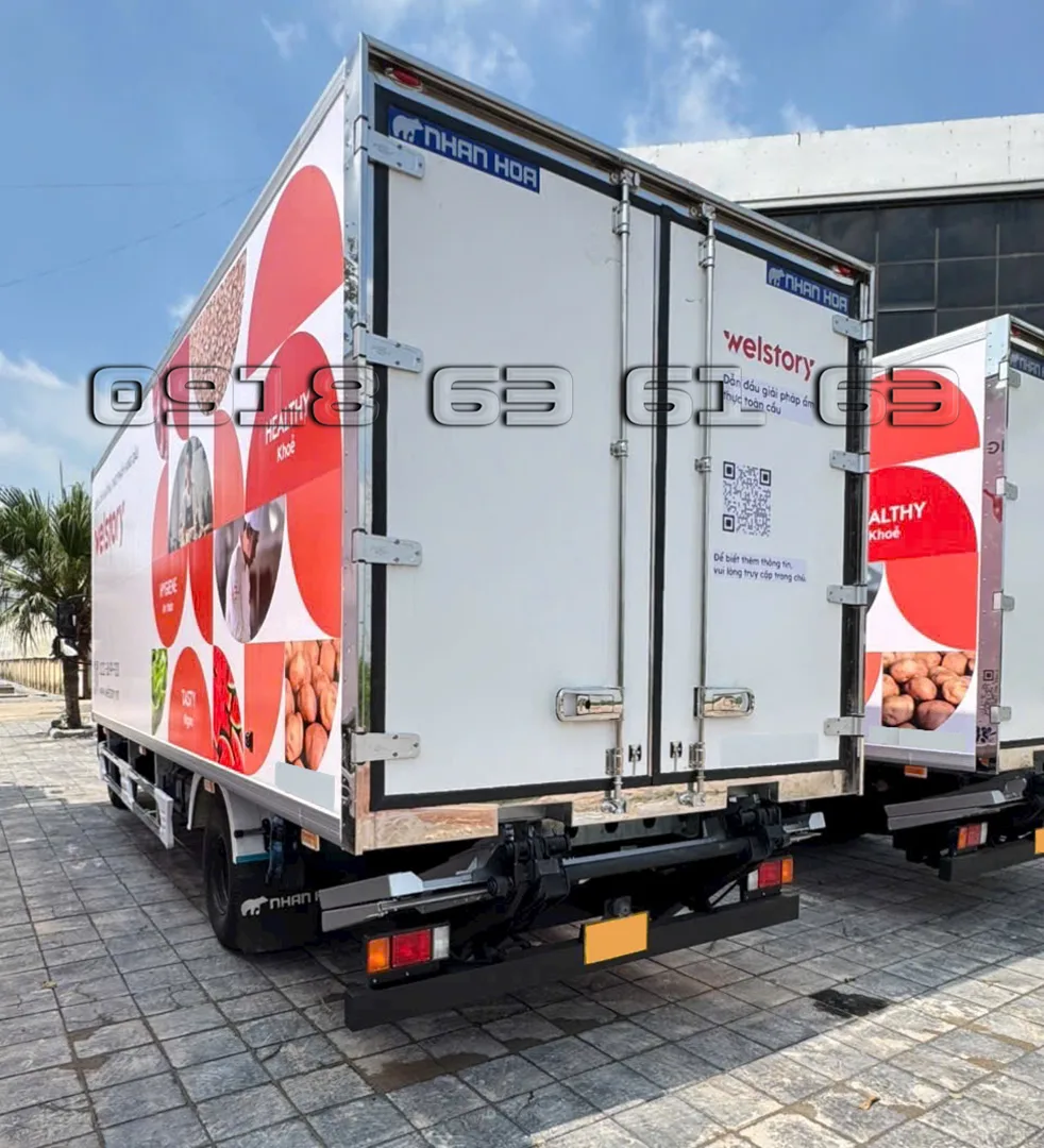 Phía sau thugnf đông lạnh bửng bửng nâng